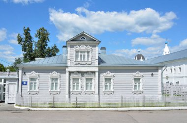 Kolomna. Rusya, Haziran 29, 2014, Rus sahnesi: hiç kimse, Kolomna Kremlin 'de asma katlı bir ev. Organik Kültür Müzesi