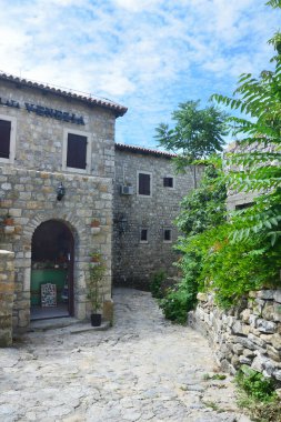 Ulcinj, Karadağ, 20 Haziran 2015. Otel Palata Venezia tarihi eski kasaba binasında yer almaktadır. Karadağ, Ulcinj kenti