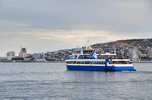 Baku Azerbeidzjan September 2019 Mirvari Pleziervaartuigen Kaspische Zee Azerbeidzjan Stad — Stockfoto