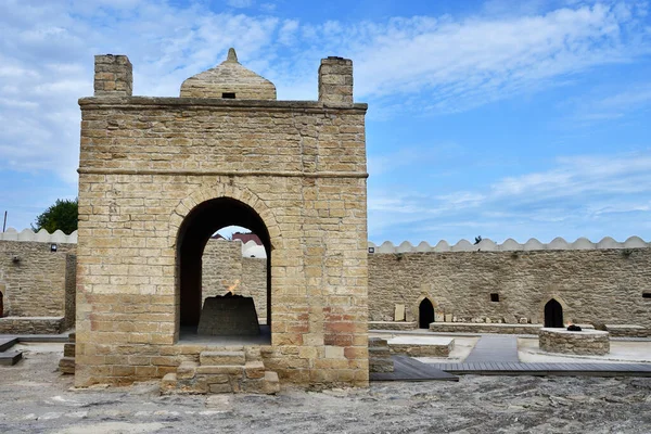 9月のアゼルバイジャンの古代Ateshgah火災寺院 — ストック写真