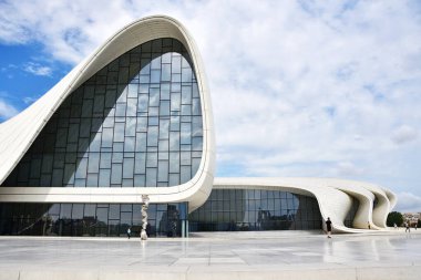 Bakü, Azerbaycan, Eylül 12, 2019. Bakü, Azerbaycan 'daki Heydar Aliyev Merkezi