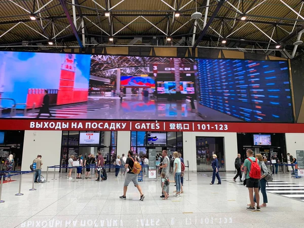 Moskou Rusland Juli 2020 Mensen Zijn Buurt Van Boarding Gates — Stockfoto