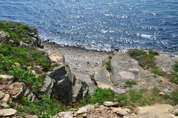 Rússia Vladivostok Pedras Baía Akhlestyshev Ilha Russkiy Dia Verão — Fotografia de Stock