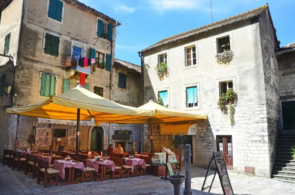 Kotor Şehri Karadağ Haziran 2015 Karadağ Eski Kotor Kentindeki Restoranlardan — Stok fotoğraf