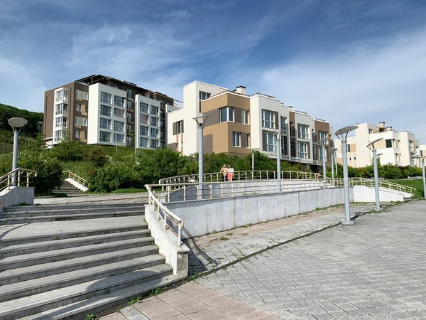 Vladivostok Rusia Julio 2020 Personas Caminando Largo Del Paseo Marítimo — Foto de Stock