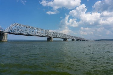 Imperial köprü Volga Nehri, Ulyanovsk, Rusya Federasyonu.