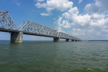 Imperial köprü Volga Nehri, Ulyanovsk, Rusya Federasyonu.