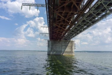 Imperial köprü Volga Nehri, Ulyanovsk, Rusya Federasyonu.