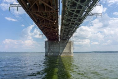 Imperial köprü Volga Nehri, Ulyanovsk, Rusya Federasyonu.