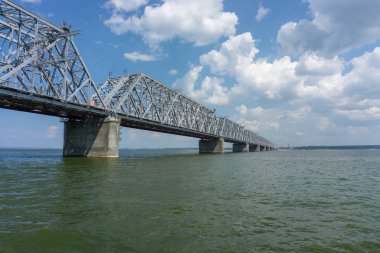 Imperial köprü Volga Nehri, Ulyanovsk, Rusya Federasyonu.