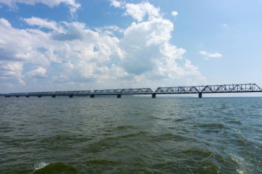 Imperial köprü Volga Nehri, Ulyanovsk, Rusya Federasyonu.