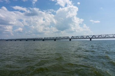 Imperial köprü Volga Nehri, Ulyanovsk, Rusya Federasyonu.