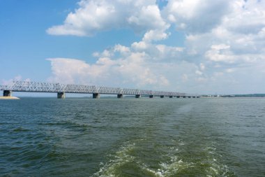 Imperial köprü Volga Nehri, Ulyanovsk, Rusya Federasyonu.