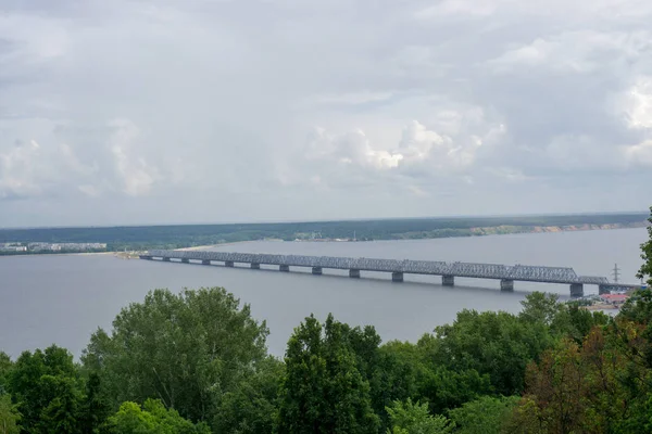 Imperial köprü Volga Nehri, Ulyanovsk, Rusya Federasyonu.