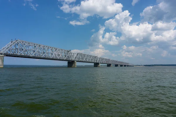 ウリヤノフスク ロシア ヴォルガ川を渡る帝国橋 — ストック写真