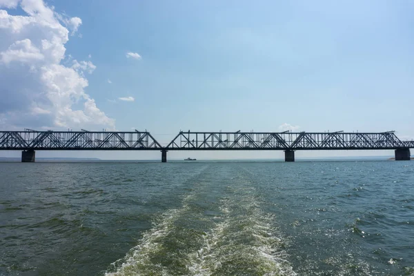 Imperial köprü Volga Nehri, Ulyanovsk, Rusya Federasyonu.