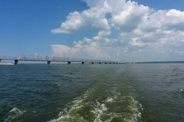 Imperial köprü Volga Nehri, Ulyanovsk, Rusya Federasyonu.