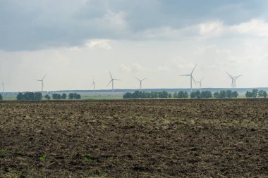 yel değirmenleri elektrik üretmek için