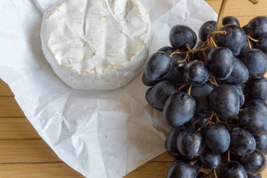 peynir ve üzüm incir ile