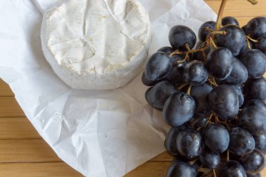 peynir ve üzüm incir ile