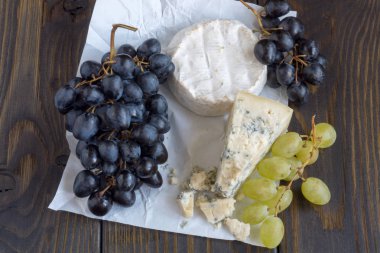 peynir ve üzüm incir ile