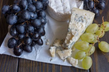 peynir ve üzüm incir ile