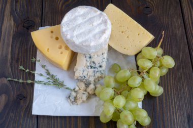 peynir ve üzüm incir ile