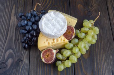 peynir ve üzüm incir ile