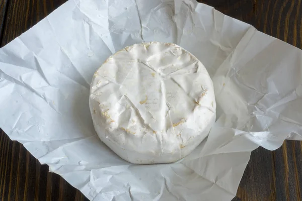 白色包装上的乳酪干酪 — 图库照片