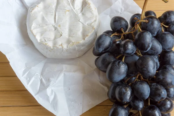 peynir ve üzüm incir ile