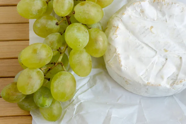 Cheeses Grapes Figs — Stock Photo, Image