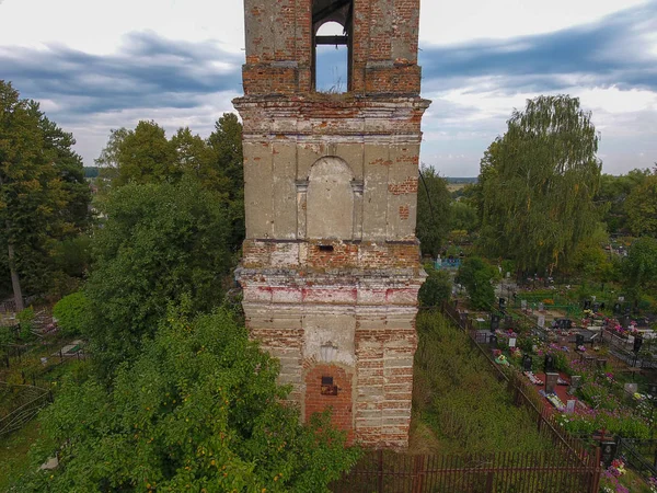 Starý Kostel Zničený Hřbitově Pohled Shora — Stock fotografie