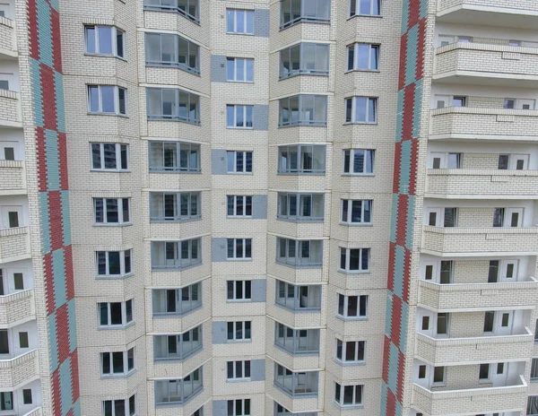 Yüksek binalar, windows, balkon, arka plan evi