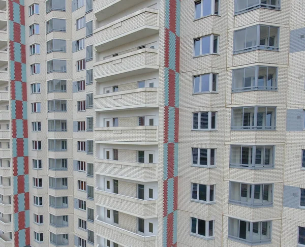 Yüksek binalar, windows, balkon, arka plan evi