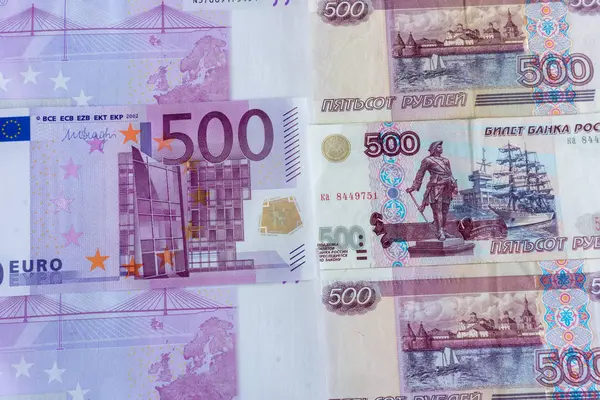 欧元货币500和500卢布背景 — 图库照片