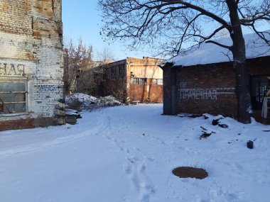 eski Fabrika binaları, kırık cam paramparça
