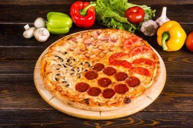 bir pizza 4 tür. Yaratıcı yazarın pizza.