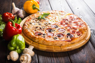 bir pizza 4 tür. Yaratıcı yazarın pizza.