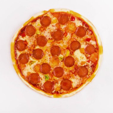 Bir beyaz üzerine biberli pizza