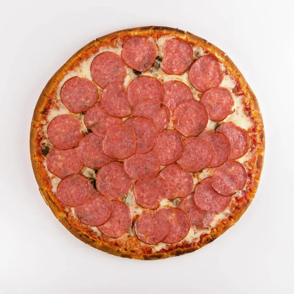 Salam ve bir beyaz üzerine Mantarlı Pizza