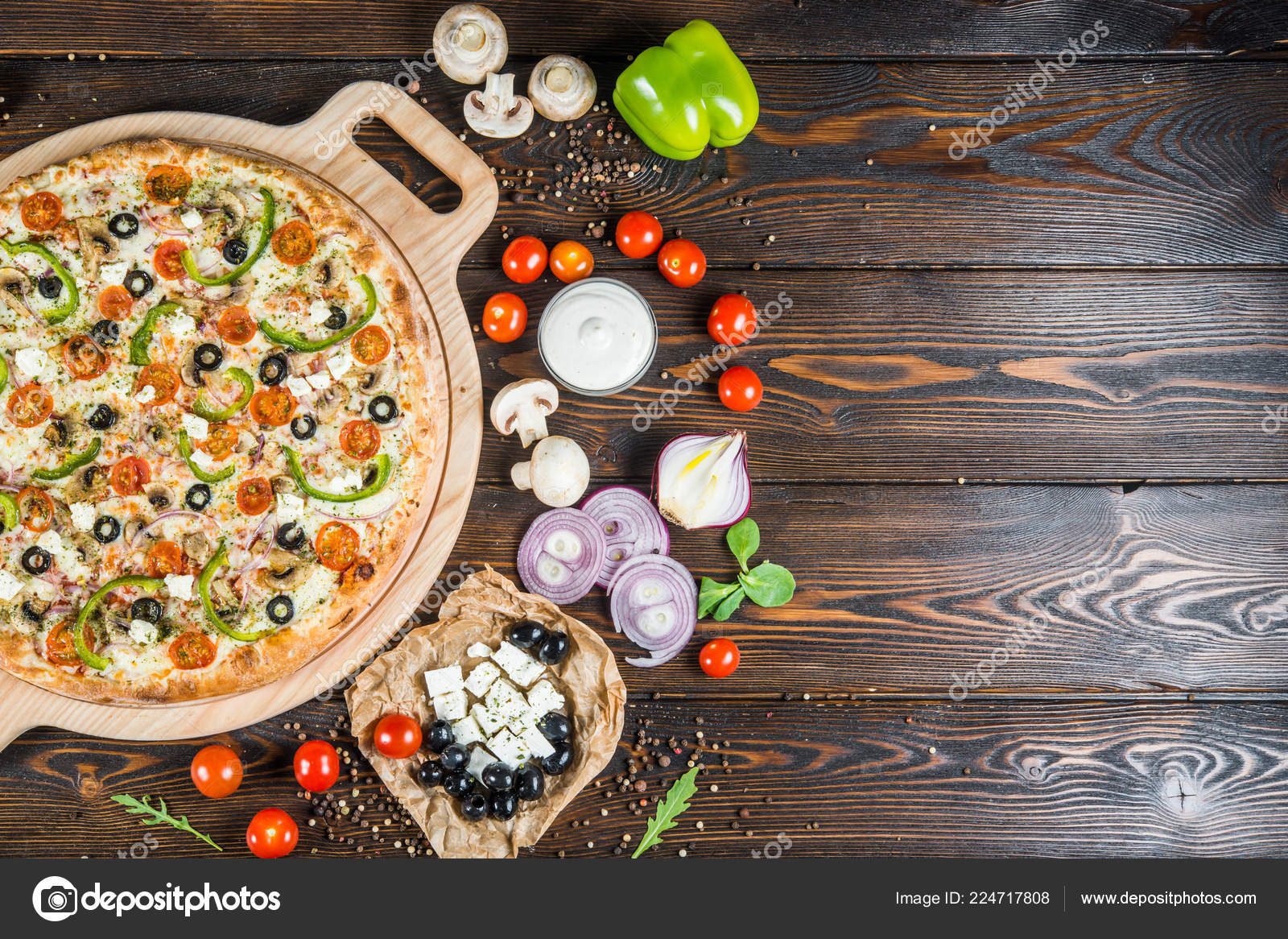 Food Background Design Big Pizza Cheese Tomatoes Black Olives Paprika Stock  Photo by ©544jetta 224717808