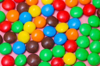 bir sürü tatlı pembe bir arka plan üzerinde. Arka plan şeker. renkli