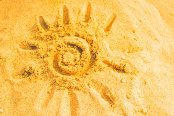 Verano, playa. Imagen del sol en la arena, primer plano . — Foto de Stock