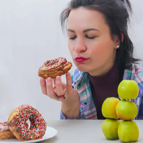 Seçimi. İki seçenek. Yemek arasında seçim. Delema, için 