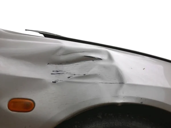 Çarpışan bir arabanın yan görüntüsü