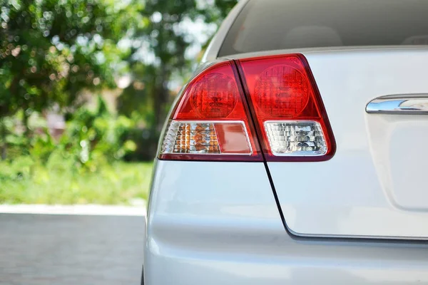 Modern arabanın stop lambasına yakın çekim