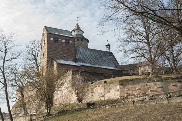ニュルンベルク帝国城 キーザーブルク とその聖ローマ帝国からのシンウェルタワー ニュルンベルクの都市とシンボルの一つ ドイツ — ストック写真