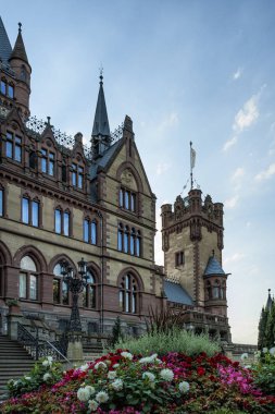 Koenigswinter yakınlarındaki güzel Drachenburg Kalesi, - Bonn, Almanya'da Kuzey Ren-Vestfalya