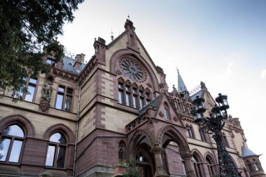 Koenigswinter yakınlarındaki güzel Drachenburg Kalesi, - Bonn, Almanya'da Kuzey Ren-Vestfalya