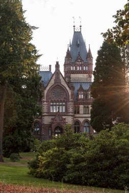Koenigswinter yakınlarındaki güzel Drachenburg Kalesi, - Bonn, Almanya'da Kuzey Ren-Vestfalya